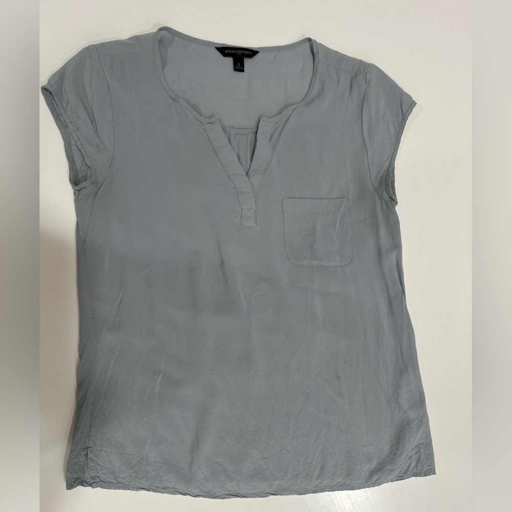 Banana Republic Women's Lt. Gray Flowy Top